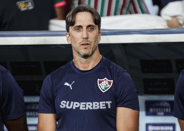 Zubeldía celebra vitória com gols de "camisas 9" no Fluminense