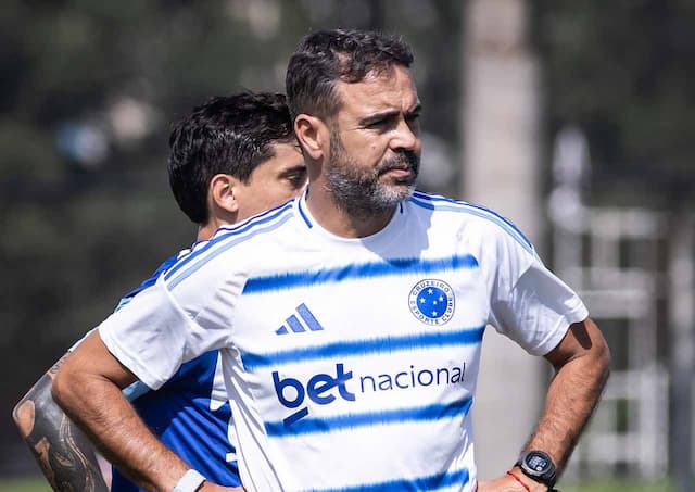 Artur Jorge resgata peças e muda cenário no Cruzeiro com “reforços caseiros”
