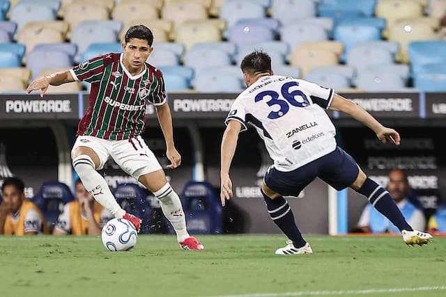 Savarino, sobre derrota do Fluminense para o Rivadavia: "Vergonha"