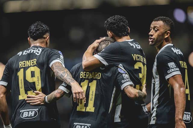 Atlético marca no fim, bate Juventud e vence a primeira na Sul-Americana