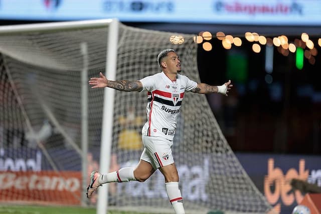 Luciano é sincero após vitória sob vaias do São Paulo: ''Jogadores são os culpados''