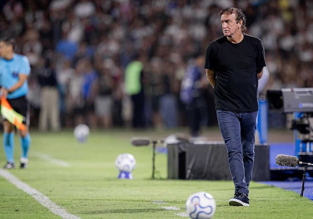 "Não pode passar pano", enfatiza Cuca sobre episódio entre Neymar e Robinho Jr