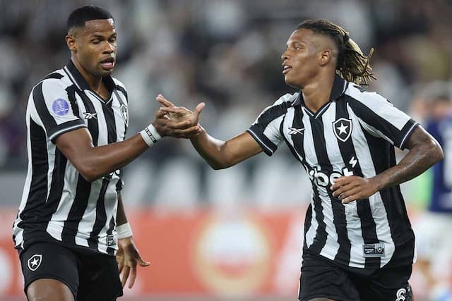 Danilo decide, Botafogo vence Racing e se isola na liderança na Sul-Americana