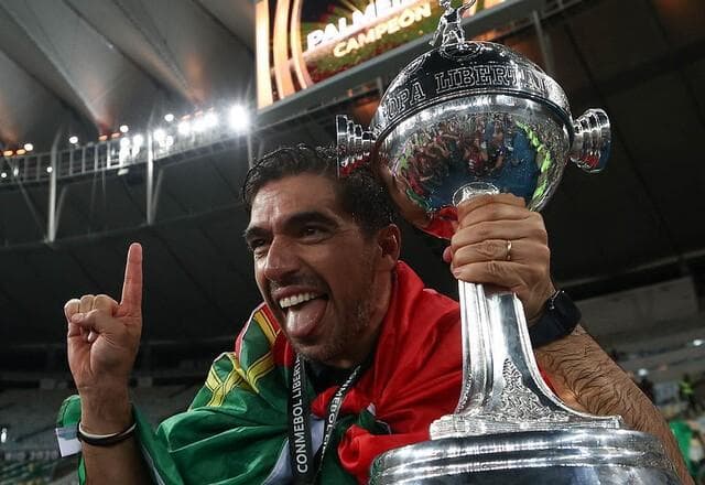 Abel Ferreira renova contrato com Palmeiras por mais dois anos