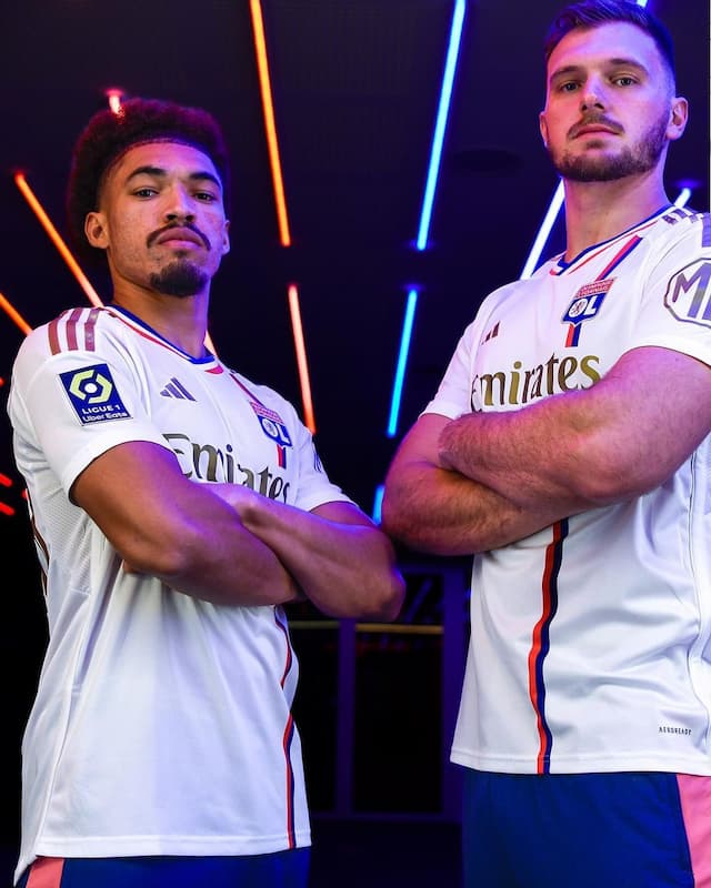 Botafogo anuncia vendas de Lucas Perri e Adryelson para o Lyon