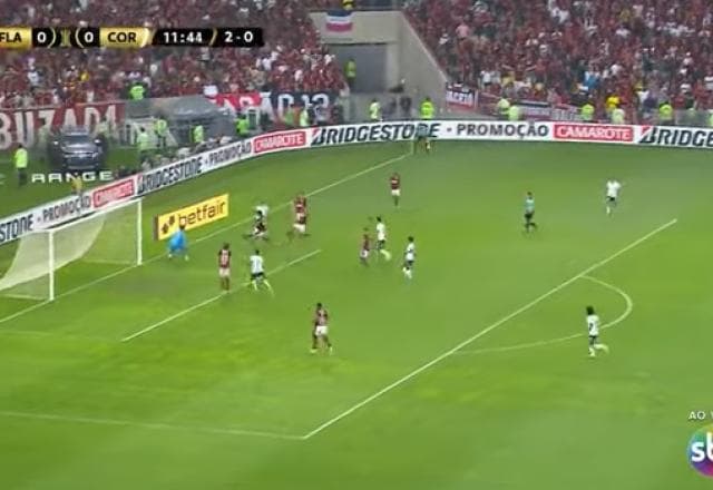 Uh! Adson avança e chuta colocado, mas Santos salva o Flamengo