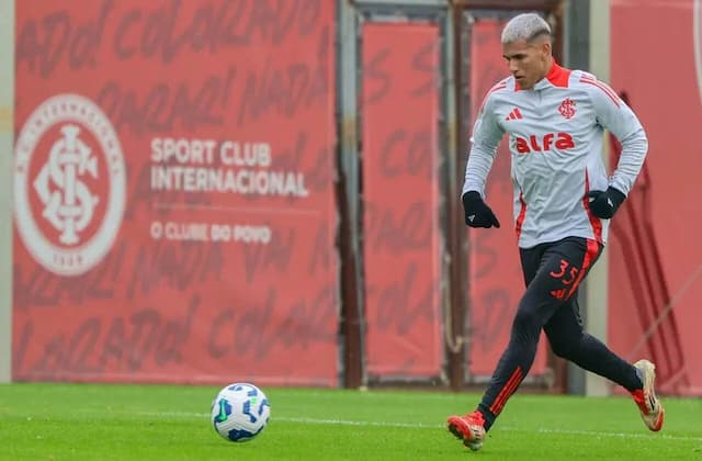 Internacional confirma retorno de Aguirre ao divulgar lista de relacionados