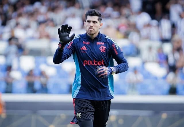Goleiro Rossi, do Flamengo, se manifesta após tentativa de assalto no Rio