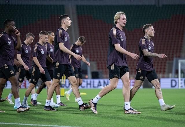 Renovada, Alemanha tenta superar desconfiança na briga pela Copa