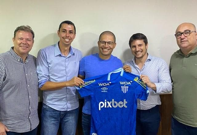 Vai estrear: Alex é anunciado como novo treinador do Avaí