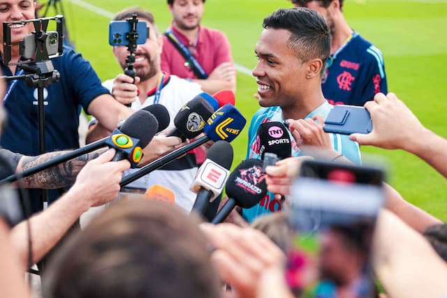 Alex Sandro, do Flamengo, recorda partidas contra o PSG