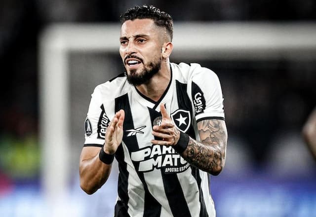 Alex Telles é convocado para substituir Arana na seleção brasileira