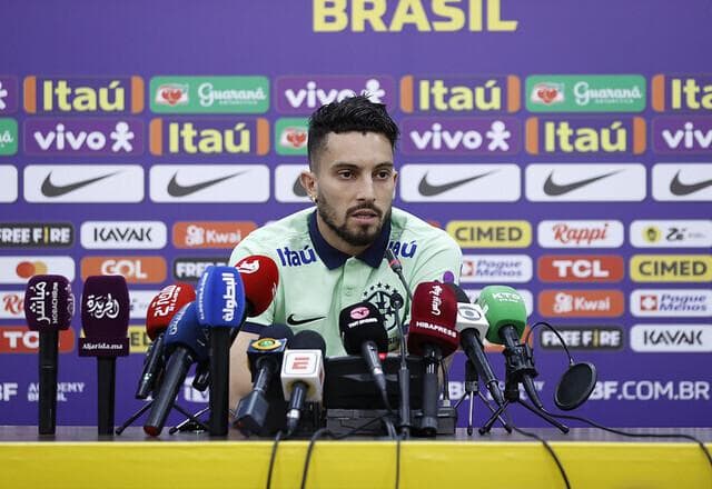 Alex Telles analisa cargo vago na seleção: "Não é uma situação normal"