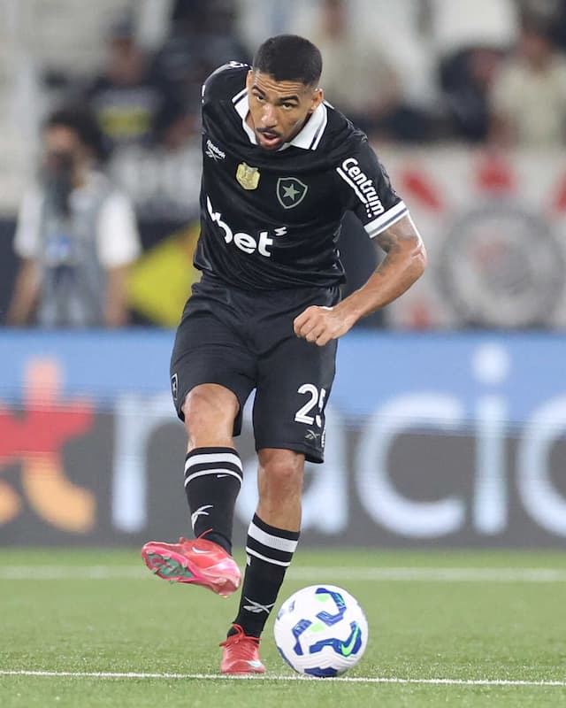 Allan vê queda de rendimento do Botafogo contra o Corinthians