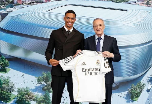Alexander-Arnold é oficialmente apresentado como jogador do Real Madrid