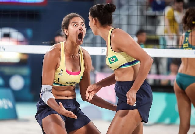 Ana Patrícia e Duda vencem dupla australiana e avançam à final do vôlei feminino