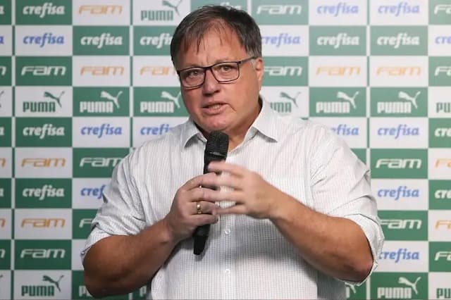 Diretor do Palmeiras rebate críticas de Ceni sobre estilo de jogo e gramado