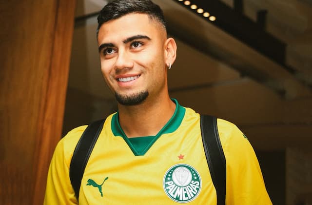 Andreas Pereira desembarca em São Paulo para reforçar o Palmeiras
