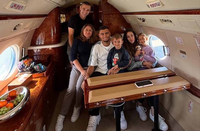 Andreas Pereira embarca rumo ao Brasil para jogar no Palmeiras