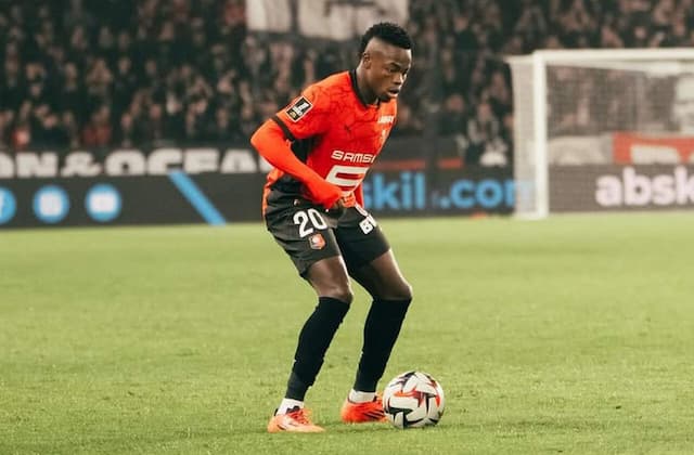 Vasco se aproxima da contratação do atacante Andrés Gómez, do Rennes