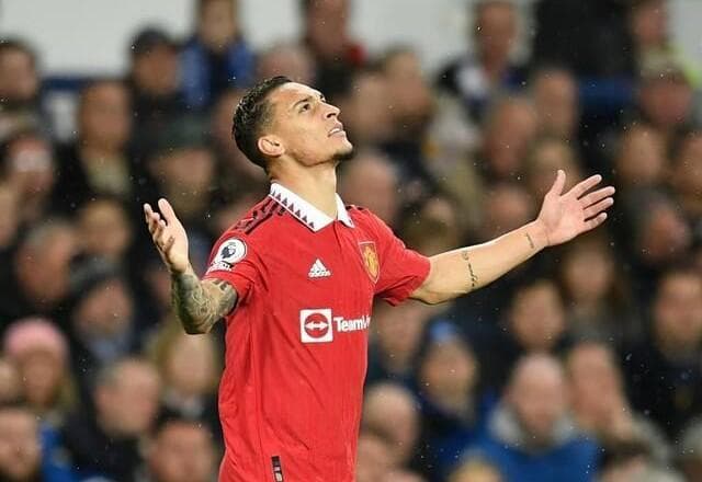 Antony é criticado por Rio Ferdinand: "Não tem força nas pernas"