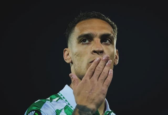 Antony se emociona após vaga para final da Conference com Betis: “Vivendo um sonho”