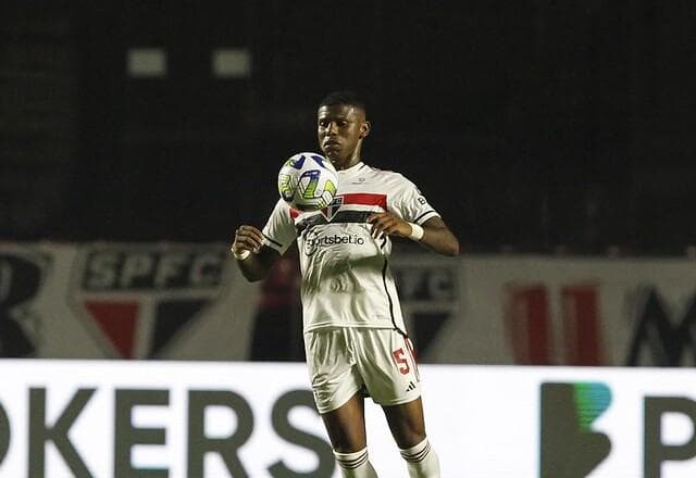 Arboleda na balada? São Paulo tem promessa por vitória diante do Corinthians