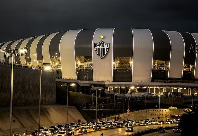 Atlético-MG sofre com problemas no gramado e jogadores reclamam da situação