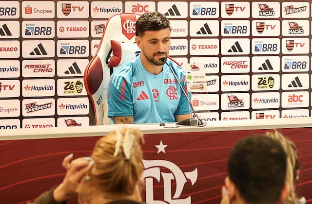 Arrascaeta vê Flamengo blindado contra "problemas externos"