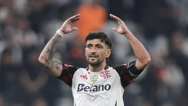 Arrascaeta acerta renovação de contrato com o Flamengo 