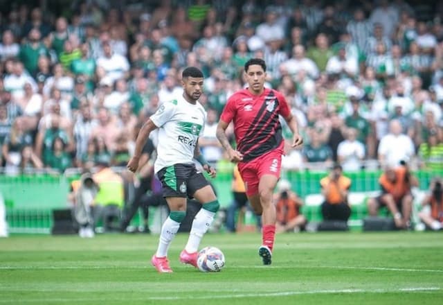 Coritiba e Athletico ficam apenas no empate em clássico com duas expulsões