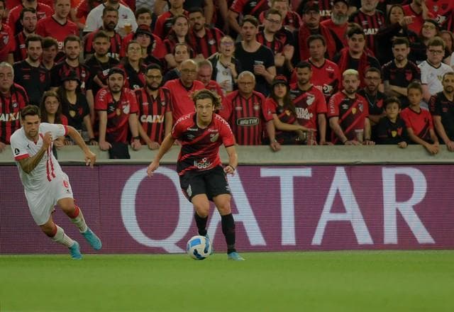 Invicto, Athletico-PR abre eliminatória diante do Palmeiras na Arena da Baixada