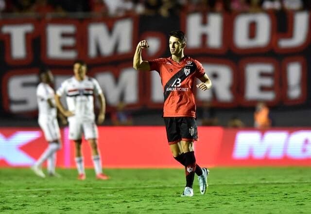Benja critica atuação do São Paulo em derrota para o Atlético-GO: "Desastrosa"