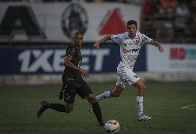 Atlético-MG vence Democrata e se isola na ponta da tabela do Mineiro