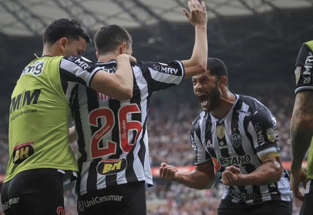 Atlético-MG bate o Flamengo, quebra jejum de vitórias e volta ao G4