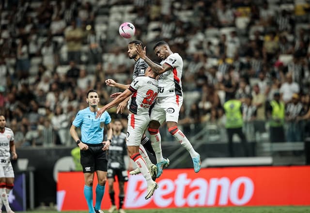 Atlético-MG vacila e cede empate ao Vitória no Brasileirão