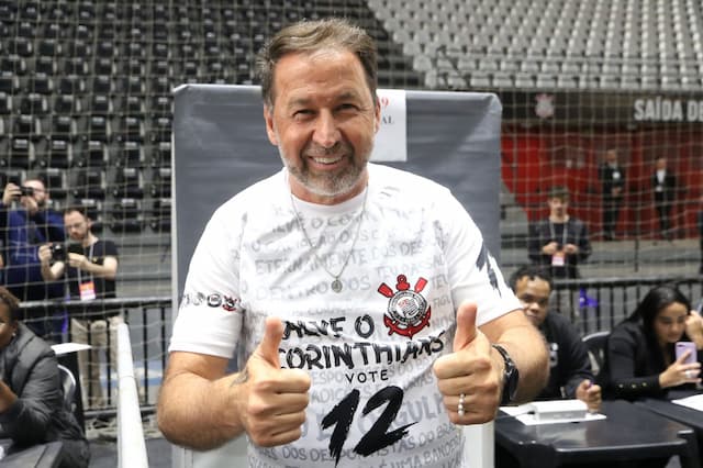 Augusto Melo toma posse como presidente e anuncia reforços para Corinthians