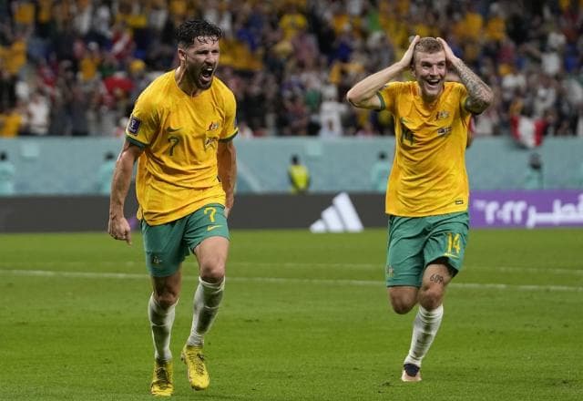 Austrália vence Dinamarca e se classifica às oitavas de final da Copa