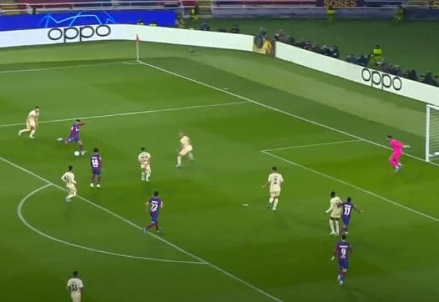 Tudo igual! João Cancelo invade a área, finaliza e empata para o Barcelona