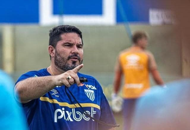 Avaí anuncia saída de Eduardo Barroca; Brasileirão chega a 16 técnicos demitidos