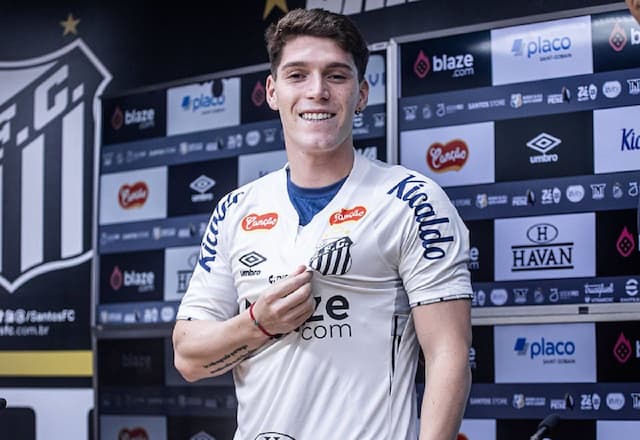 Rollheiser revela o motivo da escolha pelo Santos: "Botafogo ainda não tem técnico"