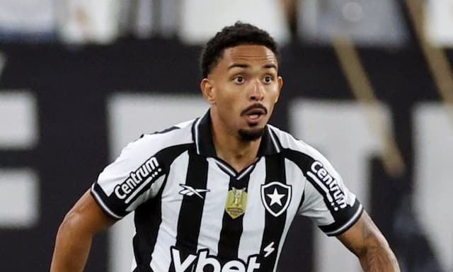 CBF é notificada por dívida do Botafogo a time inglês por Vitinho