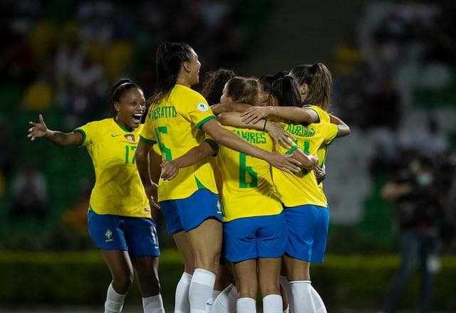 Brasil domina Argentina e estreia com goleada na Copa América Feminina