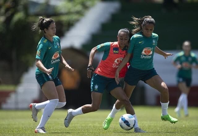 Brasil realiza treino com foco no setor ofensivo antes de encarar a Venezuela