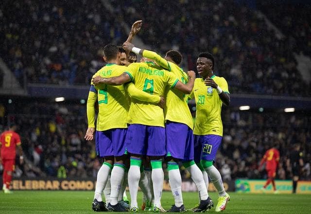 Sai, zica! Brasil lidera ranking da Fifa antes da Copa do Mundo