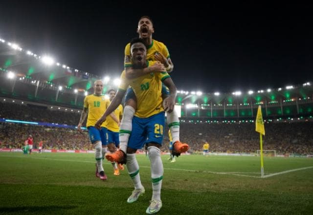 Brasil goleia o Chile com o Maracanã lotado na despedida rumo à Copa