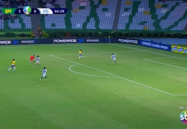 Virou goleada! Debinha recebe de Duda Sampaio e faz o quarto do Brasil