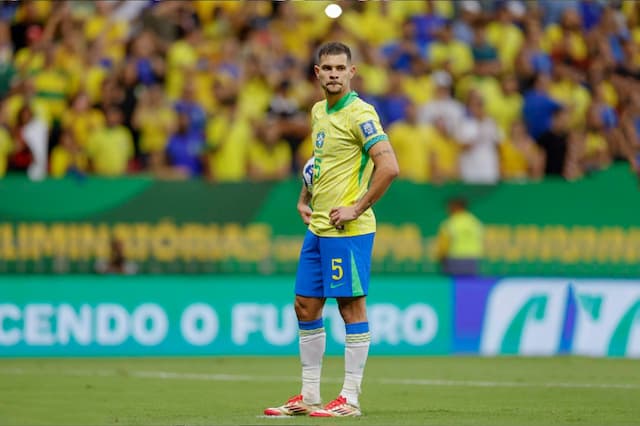 Destaque da Seleção Brasileira, Bruno Guimarães trata lesão no Atlético-MG