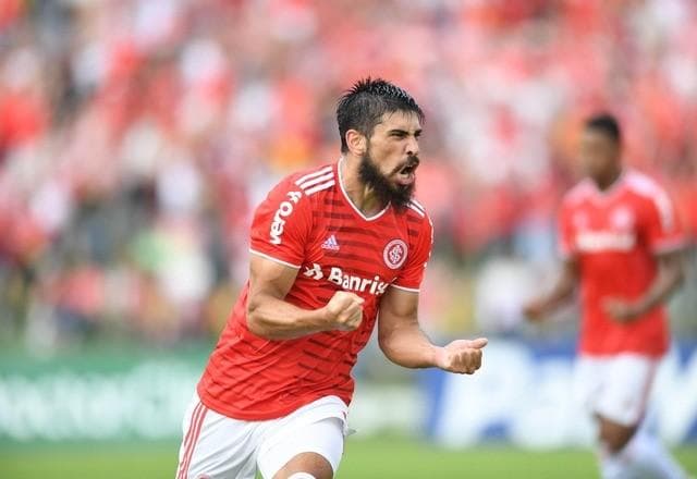 Presidente do Internacional confirma retorno de Bruno Méndez ao Corinthians