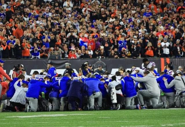 NFL: jogador sofre pancada, tem parada cardíaca e vive estado crítico